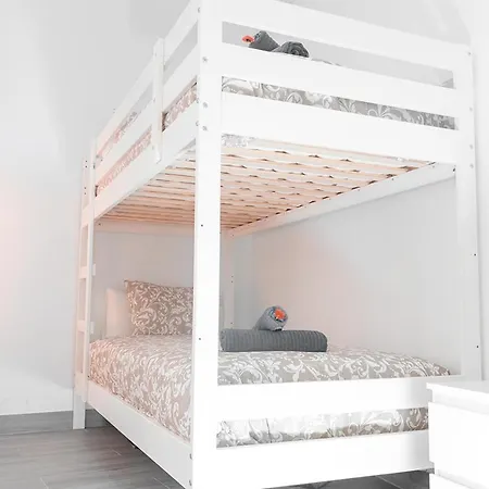 Apt Old Town 3 Bedrooms, 2 Bathrooms, Wifi Apartman Sevilla